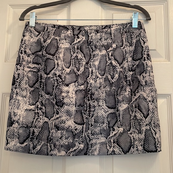 Mini skirt by Wild Ginger - Picture 2 of 6